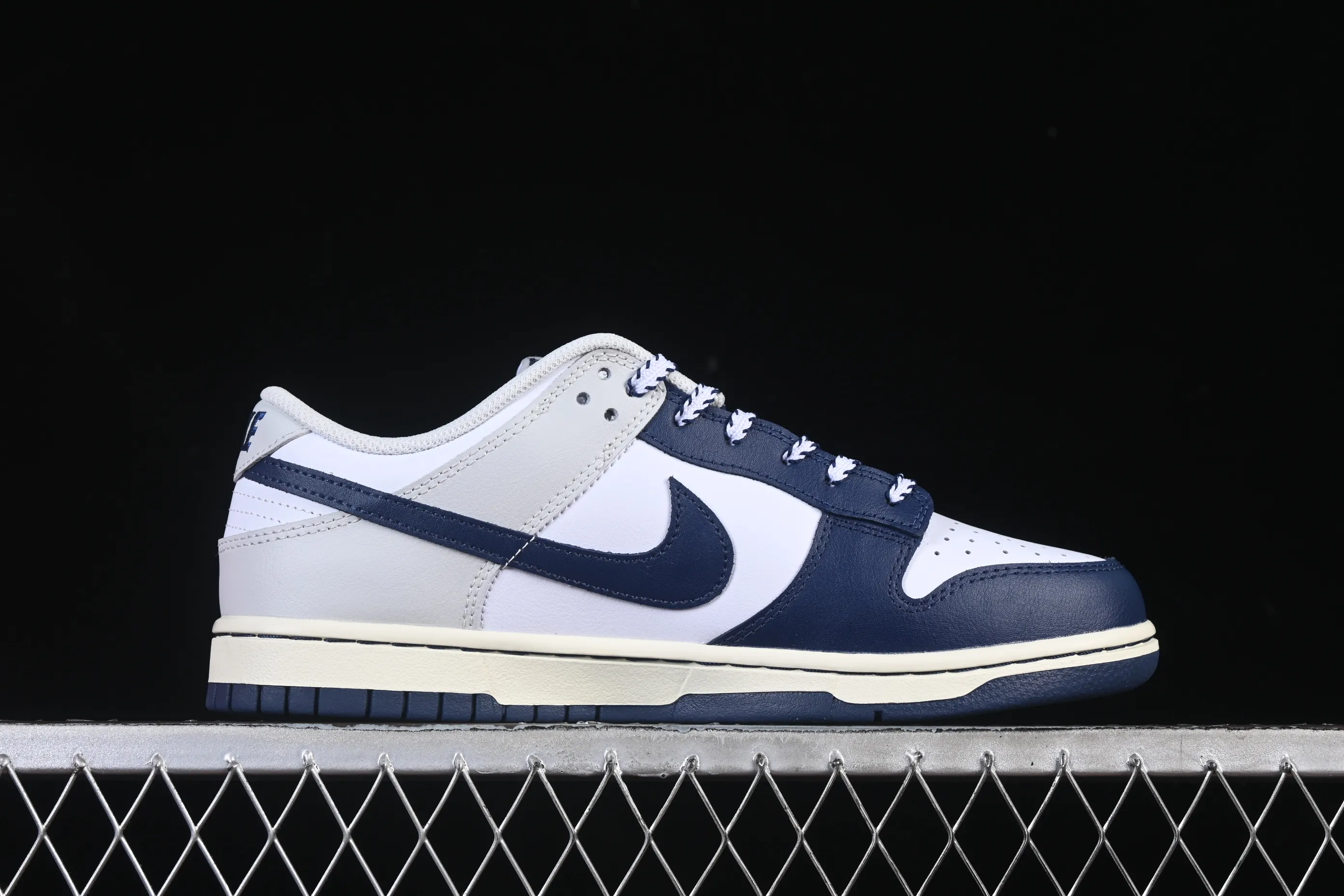 All categories Nk SB Dunk series Nk SB Dunk Low low-top sneakers Nike SB Dunk Low blue, white and gray color matching low-top casual sneakers IM2222-101